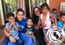 Calouros UCP doam alimentos em lar infantil